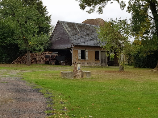 La famille Fontana est heureuse de vous accueillir dans leur Gîte rural et leur Camping à la ferme de la Neuve Rue dans l’Oise