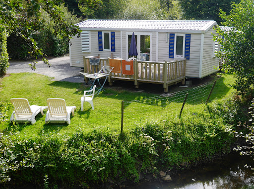 Le camping Le Moulin de Cadillac 4 étoiles vous accueille au sud du Morbihan en Bretagne pour des vacances reposantes entre amis ou en famille.