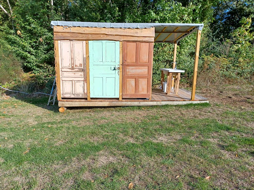 Bienvenue au Camping / Chambre d'hotes / gites / Auberge à la ferme Bramefort. Un camping avec son étang privé  pour baignade d'un peu près 1 ha. Déte...