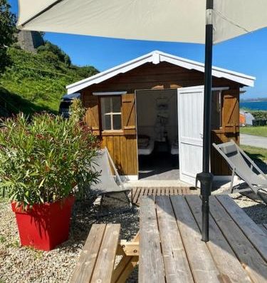 Camping situé au cœur de la Presqu'île de Crozon dans le Finistère en Bretagne alliant bien-être et nature