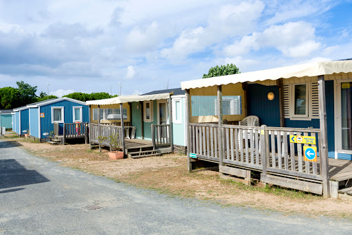 SITE OFFICIEL   Réservez votre prochain séjour en camping chez MS Vacances | Location & Emplacement / Parc Aquatique / Activité / Espace Bien-Être.