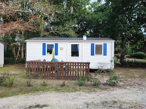 La simplicité et le charme définissent ce camping. Vous pourrez vous balader dans le Médoc