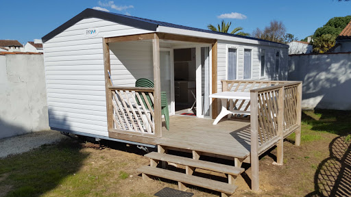 Réservez votre séjour à l Ile de Ré dans une location de vacances ou sur un emplacement au Camping Les Pins au Bois Plage en Ré