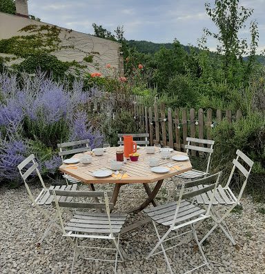 En Drôme Provençale: passé les oliviers de la Roche-sur-le-buis