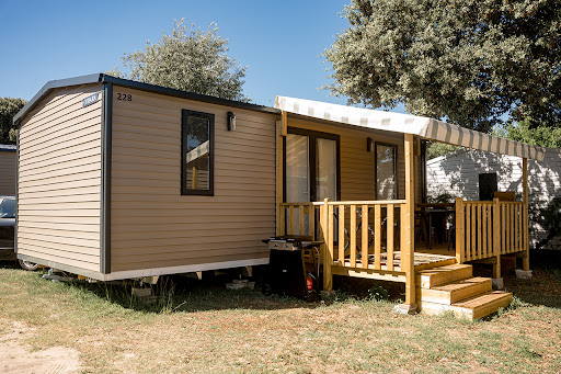 Envie de profiter du grand air de la mer au bord de l'océan Atlantique ? Venez vous ressourcer au camping Les Flots-Atlantique** situé à Saint Pierre d'Oléron !