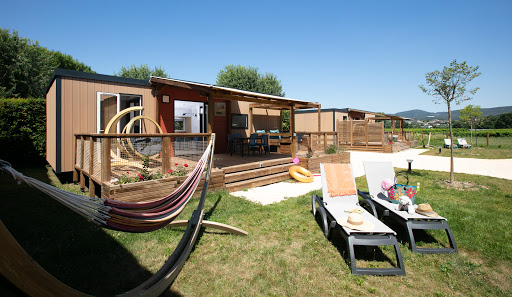 Réservez vos vacances en Ardèche dans notre camping La Roubine 5 étoiles à Vallon Pont D'Arc