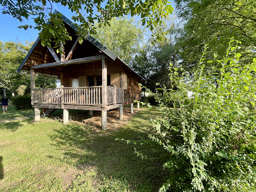 Le camping La Chanoie entre Dijon et Besançon est situé à Pontailler-sur-Saône en Côte-d'Or en Bourgogne - Franche-Comté.