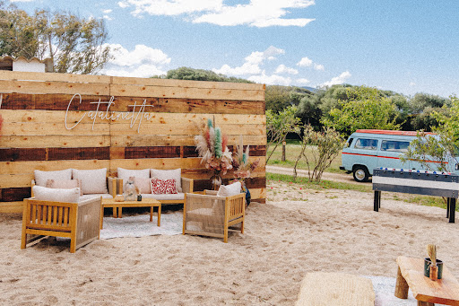 Un panorama bucolique qui invite à la déconnexion le temps de l’été. Faîtes l’expérience d’une escapade singulière dans ce camping à Olmeto près de Propriano en bord de mer.