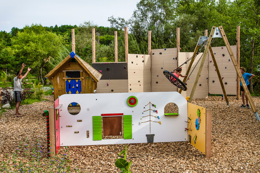 Vous recherchez un camping Hautes-Alpes ? Notre camping situé à Veynes entre Gap et Sisteron sera pour vous l'occasion rêvée de vous retrouver en famille