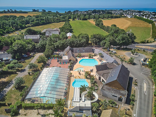 Camping Pommeraie de l'Océan entre Concarneau et Pont-Aven. Camping 4* avec parc aquatique et à 1