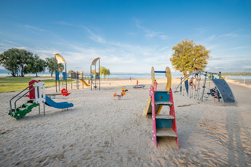 Vos vacances au camping au bord du lac Léman vous ferons découvrir un endroit calme et reposant