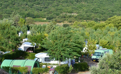 Camping Evasion à Fontès entre Pézenas et le lac du Salagou. Soleil et nature pour vos vacances dans l'Hérault ! Piscine chauffée