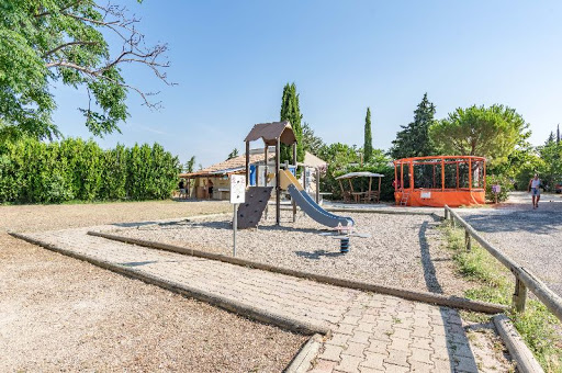 Réservez votre séjour en camping familial avec piscine à Fontès