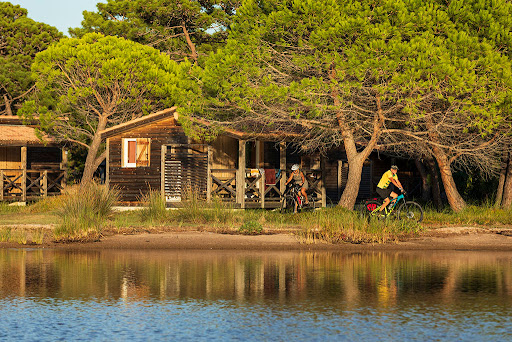 Camping Golfo di Sogno à Porto-Vecchio offre un large choix d'hébergements et d'emplacements de camping caravaning