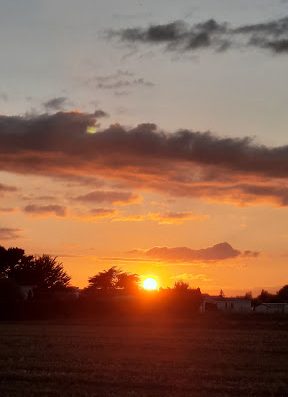 Bretagne sud. Accès direct à la plage de Kerhillio depuis nos mobil homes et emplacements pour caravanes et toiles tentes.