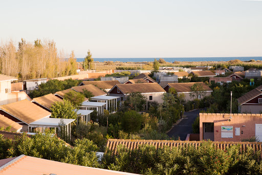 Les lodges méditerranée vous proposent la location de lodges au bord de la mer Méditerranée à Vendres-Plage près de Valras-Plage. Camping au bord de la méditerranée.