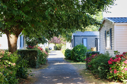 Découvrez le camping La Croix Villieu situé à Erdeven en bord de mer dans le Morbihan. Camping avec piscine couverte et chauffée pour votre séjour en famille.