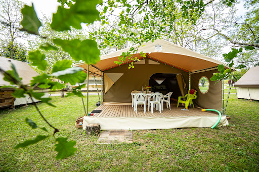 Venez vivre une expérience unique en pleine nature et en Ardèche. Camping authentique où règnent calme