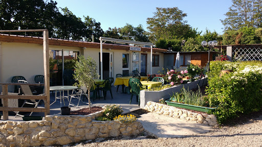 Camping floral 75 route nationale 7 26740 La coucourde; Tel +336 83 03 34 04 info@campingfloral.com