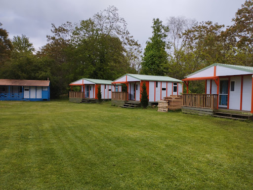 Découvrez le camping Portes d’Ariège à Pamiers. Profitez de vastes emplacements