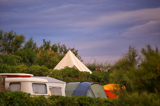 [SITE OFFICIEL] Bienvenue dans votre Camping de Luxe entre Collioure et Argeles sur Mer: Les Criques de Porteils. Camping piscine