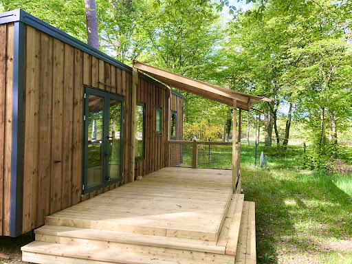 L'étang des Bois Camping en forêt d'Orléans se situe à Vieille Maison sur Joudry en bord de lac et dans un écrins de verdure. Slow Life