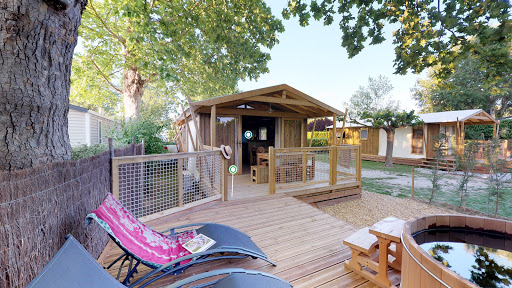 Camping nature Vaucluse - Le Camping de la Sorguette vous accueille au cœur de la nature à l'Isle sur la Sorgue. Venez profiter dans une ambiance chaleureuse et conviviale