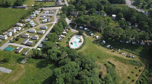 Louez près du Mont Saint-Michel entre mer et campagne et passez vos vacances en Bretagne : camping Mont Saint Michel. Location de vacances idéale au calme