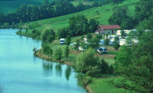 Vous cherchez un camping proche de Pamiers pour une évasion en plein air ? Profitez de balades équestres