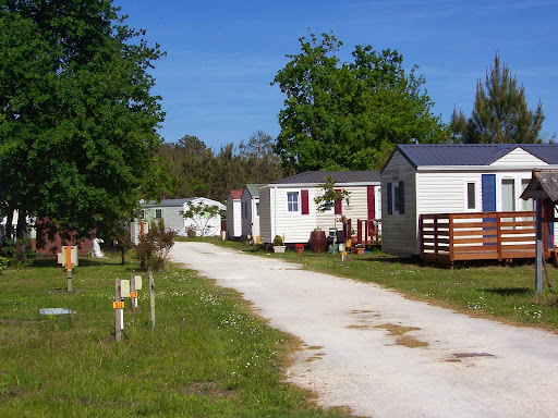 Le camping la Chrysalide situé à Carcans Maubuisson vous ouvre ses portes. Le camping est situé idéalement proche de l'océan et du lac de Carcans Maubuisson.