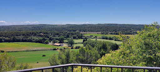 Situé en Provence entre Camargue et Alpilles