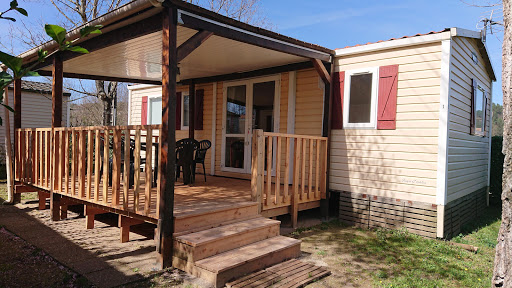 Passez des vacances inoubliables en Ardèche du sud. Petit camping calme et familial situé à 400m de la rivière de La Baume et proche de Joyeuse